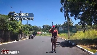 Kriss And Noel'S Christmas Special: Hotwife Undresses In Salvador Traffic
