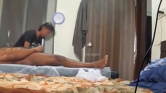 Masseuse'S Skilled Hands Lead To A Satisfying Climax