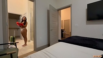 Step-Sis Went To Bed Without Wearing Any Panties And Gave A Blowjob.